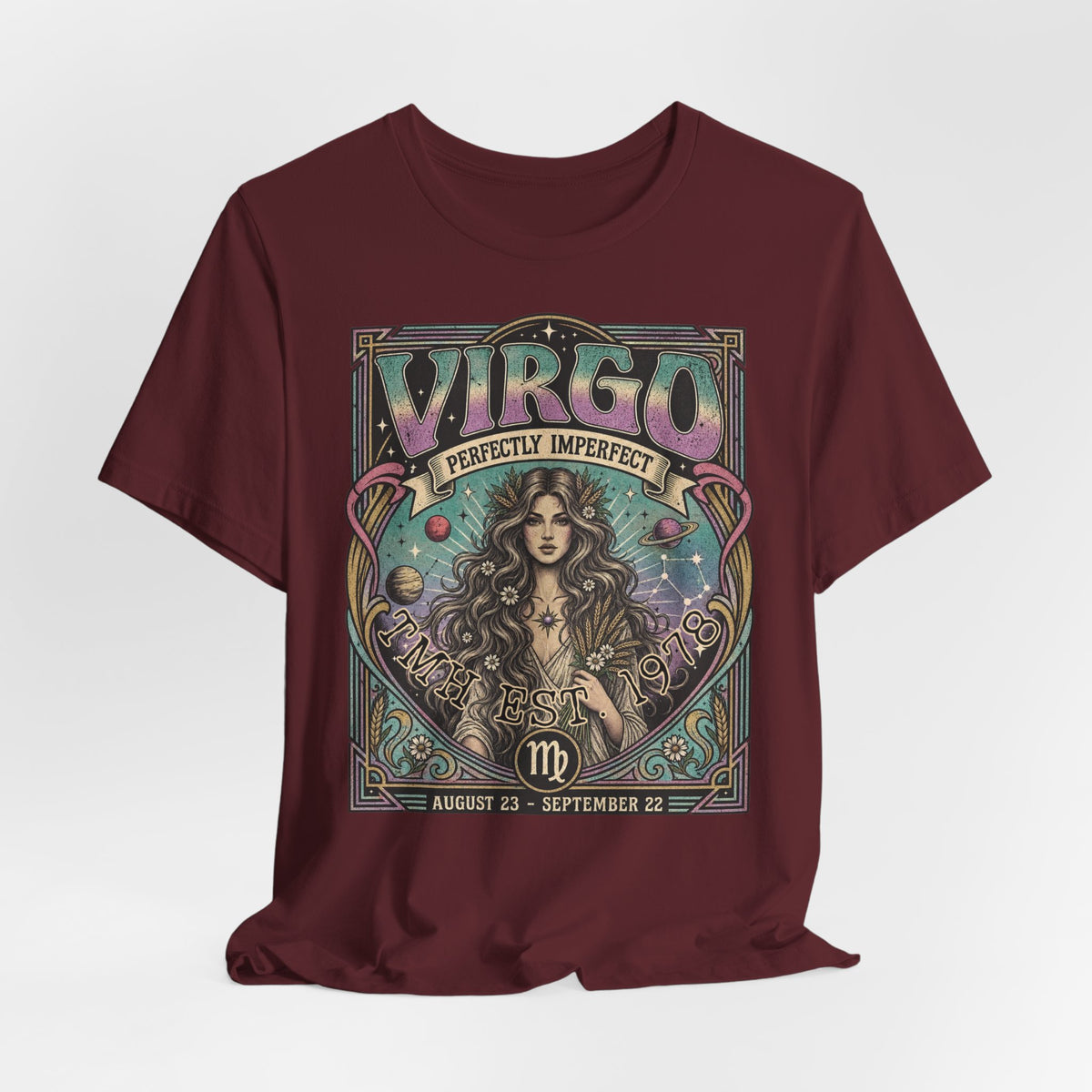 Gepersonaliseerd Virgo T-shirt met astrologisch vintage design, sterrenbeeld Maagd, naam en geboortejaar — uniek shirt voor Virgo’s en astrologieliefhebbers.