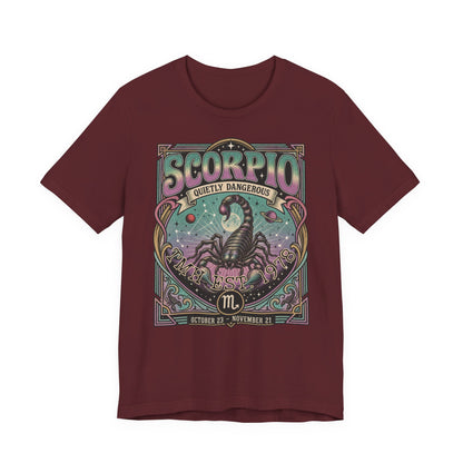 Gepersonaliseerd Scorpio T-shirt met astrologisch vintage design, sterrenbeeld Schorpioen, naam en geboortejaar — uniek shirt voor Scorpio’s en astrologieliefhebbers.