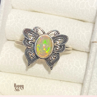 Opaal Vlinder Ring | Playful iridescent glow