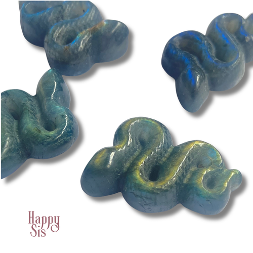 Labradoriet Snake Carving | Unique natural detail
