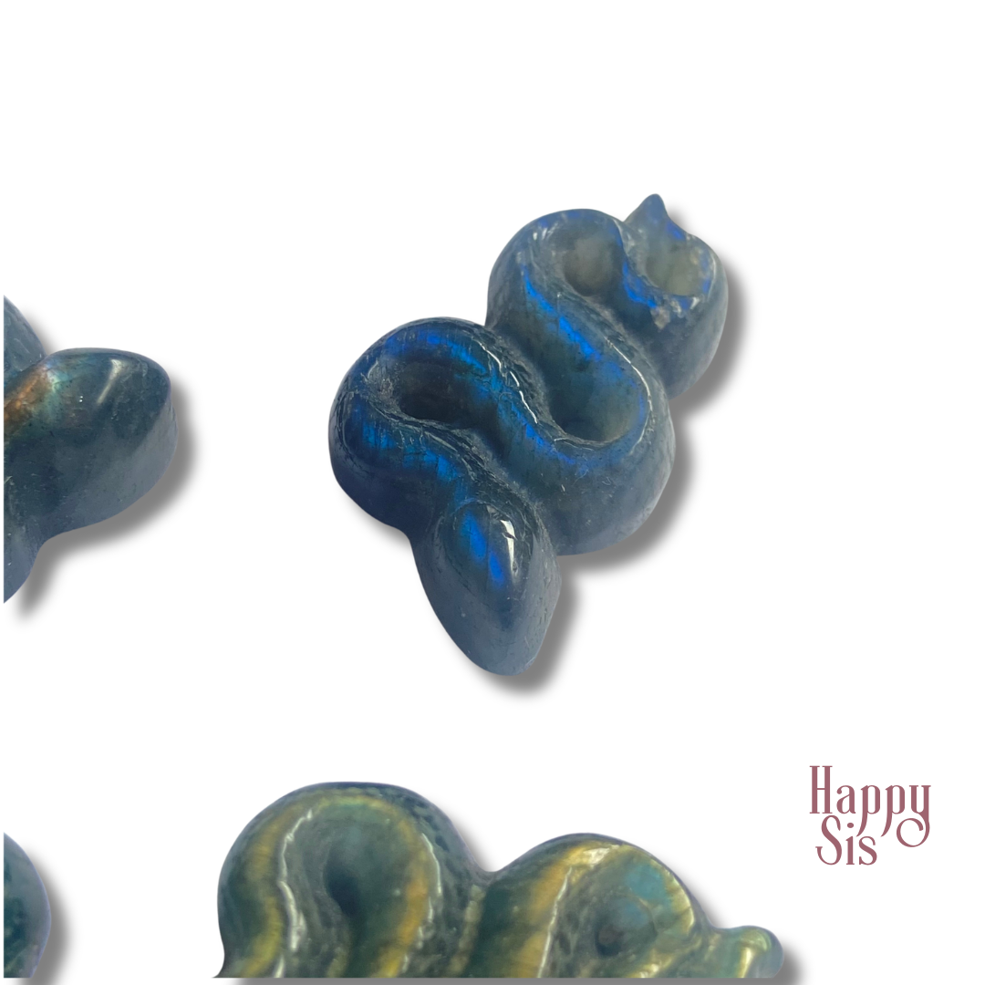 Labradoriet Snake Carving | Unique natural detail